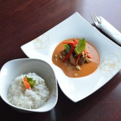 10. Panangkarry med kylling, oksekød eller svinekød 🌶️