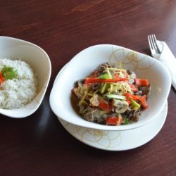 6. Stegt svinekød eller kylling 🌶️